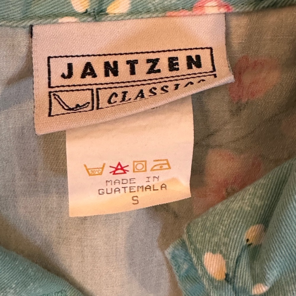 Jantzen Blue and Pink Bermuda Shorts Floral Pattern - Picture 5 of 7